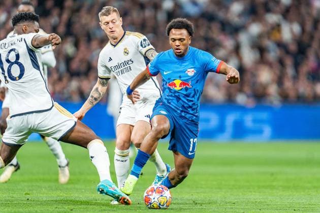 Lois Openda (RB Leipzig, 17) Aurelien Tchouameni (Real Madrid, 18) Toni Kroos (Real Madrid, 8) Real Madrid vs. RB Leipzig, Fussball, UEFA Champions League, Achtelfinale, 06.03.2024 Real Madrid vs. RB Leipzig, Fussball, UEFA Champions League, Achtelfinale, 06.03.2024 Madrid Copyright: xEibner-Pressefoto BahhoxKarax EP_BKA