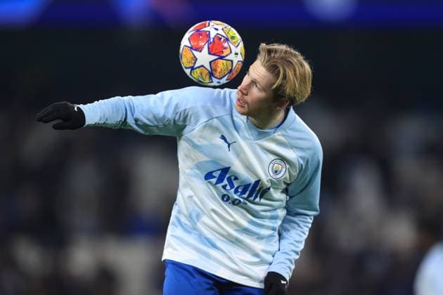 UEFA Champions League - Manchester City v FC Copenhagen 06 March 2024 - UEFA Champions League - Round of 16 (2nd Leg) - Manchester City v FC Copenhagen - Kevin de Bruyne of Manchester City warms up pre-match - Photo: Simon Stacpoole Offside. Manchester UK Copyright: xSimonxStacpoolexOffside