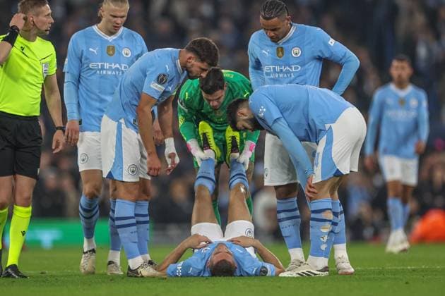 UEFA Champions League Manchester City v F.C. Copenhagen Ederson of Manchester City helps out Mateo KovaÄiÄ‡ of Manchester City who is injured on the floor during the UEFA Champions League match Manchester City vs F.C. Copenhagen at Etihad Stadium, Manchester, United Kingdom, 6th March 2024 (Photo by Mark Cosgrove News Images) Manchester Etihad Stadium Manchester United, ManU Kingdom Copyright: xMarkxCosgrove NewsxImagesx