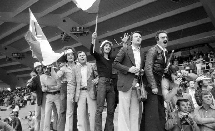 19.06.74 Argentinien - Italien Deutschland, Stuttgart, 19.06.1974, Fussball, WM 1974 in Deutschland, Argentinien - Italien (1:1): Italien Fans. *** 19 06 74 Argentina Italy Germany, Stuttgart, 19 06 1974, Soccer, World Cup 1974 in Germany, Argentina Italy 1 1 Italy Fans