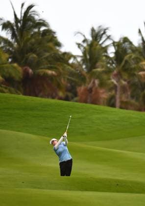 (240307) -- LINGSHUI, March 7, 2024 -- Liu Ruixin of China plays a shot during the first round of the Blue Bay LPGA, Golf Damen golf tournament in Lingshui, south China s Hainan Province, March 7, 2024. ) (SP)CHINA-HAINAN-LINGSHUI-GOLF-BLUE BAY LPGA (CN) YangxGuanyu 