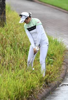 (240307) -- LINGSHUI, March 7, 2024 -- Inami Mone of Japan plays a shot during the first round of the Blue Bay LPGA, Golf Damen golf tournament in Lingshui, south China s Hainan Province, March 7, 2024. ) (SP)CHINA-HAINAN-LINGSHUI-GOLF-BLUE BAY LPGA (CN) YangxGuanyu 