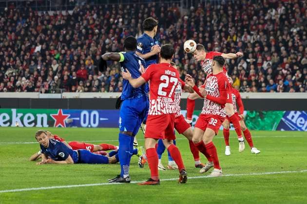 Sport Bilder des Tages Matthias Ginter (SC Freiburg, 28) beim Kopfball , Fussball, UEFA Europa League, Achtelfinale, 2023 2024, SC Freiburg vs. West Ham United, 07.03.2024, Europa-Park Stadion , Freiburg im Breisgau, Deutschland Freiburg im Breisgau Europa-Park Stadion Baden-Wuerttemberg Deutschland Copyright: xGrantxHubbsx