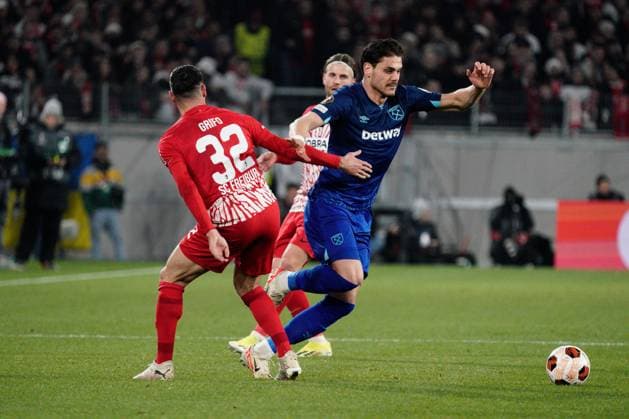 Konstantinos Mavropanos of West Ham takes on Vincenzo Grifo of SC Freiburg Freiburg v West Ham United, UEFA Europa League, Round of 16, First Leg, Football, Stade Europa-Park, Freiburg, Germany - 07 Mar 2024 EDITORIAL USE ONLY No use with unauthorised audio, video, data, fixture lists, club league logos or live services. Online in-match use limited to 120 images, no video emulation. No use in betting, games or single club league player publications. Copyright: xDavexWinter Shutterstockx 14373670aj