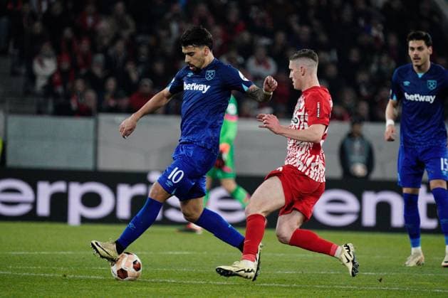 Lucas Paqueta of West Ham takes on Roland Sallai of SC Freiburg Freiburg v West Ham United, UEFA Europa League, Round of 16, First Leg, Football, Stade Europa-Park, Freiburg, Germany - 07 Mar 2024 EDITORIAL USE ONLY No use with unauthorised audio, video, data, fixture lists, club league logos or live services. Online in-match use limited to 120 images, no video emulation. No use in betting, games or single club league player publications. Copyright: xDavexWinter Shutterstockx 14373670az