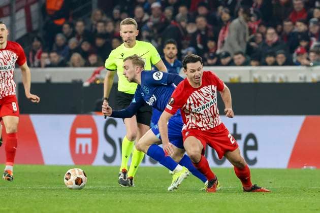 Jarrod Bowen (West Ham United, 20) und Nicolas Hoefler (SC Freiburg, 27) im Laufduell , Fussball, UEFA Europa League, Achtelfinale, 2023 2024, SC Freiburg vs. West Ham United, 07.03.2024, Europa-Park Stadion , Freiburg im Breisgau, Deutschland Freiburg im Breisgau Europa-Park Stadion Baden-Wuerttemberg Deutschland Copyright: xGrantxHubbsx