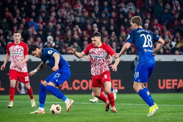 Maximilan Eggestein (SC Freiburg, 08) im Zweikampf mit Konstantinos Mavropanos (West Ham United, 15), Tomas Soucek (West Ham United, 28), GER, SC Freiburg vs West Ham United, Fussball UEFA Europa League, Achtelfinale Hinspiel, Saison 2023 2024, 07.03.2024 GER, SC Freiburg vs West Ham United, Fussball UEFA Europa League, Achtelfinale Hinspiel, Saison 2023 2024, 07.03.2024 Freiburg Copyright: xEibner-Pressefoto Memmlerx EP_MMR