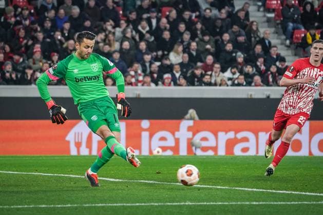 Fußball: UEFA Europa League 2023 2024, Achtelfinale, SC Freiburg - West Ham United FC, Europa-Park Stadion: West Hams Torhüter Lukasz Fabianski Freiburg Stadion am Wolfswinkel Deutschland Copyright: xJoeranxSteinsiekx