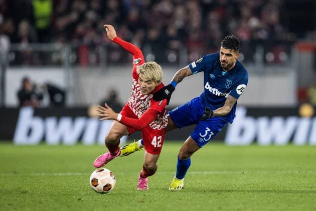 UEFA Europa League: SC Freiburg - West Ham United; 07.03.2024 Zweikampf Ritsu Doan (SC Freiburg, 42), Emerson (West Ham United, 33) UEFA Europa League: SC Freiburg - West Ham United, Freiburg, Europa Park Stadion am 07.03.2024 Copyright: xBEAUTIFULxSPORTS Wunderlx