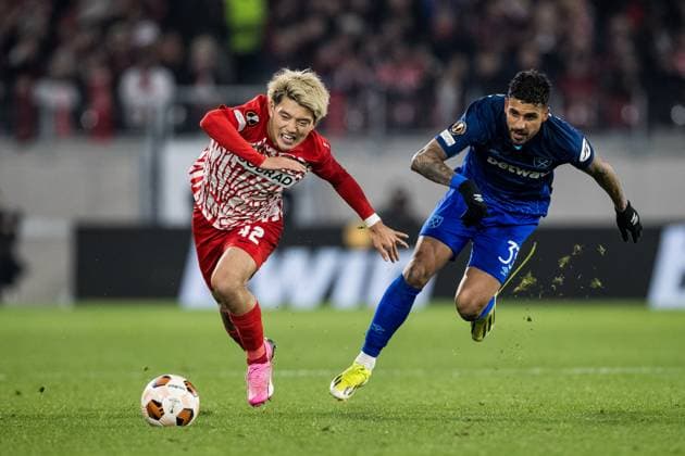 UEFA Europa League: SC Freiburg - West Ham United; 07.03.2024 Zweikampf Ritsu Doan (SC Freiburg, 42), Emerson (West Ham United, 33) UEFA Europa League: SC Freiburg - West Ham United, Freiburg, Europa Park Stadion am 07.03.2024 Copyright: xBEAUTIFULxSPORTS Wunderlx