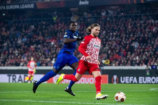 Lucas Hoeler (SC Freiburg, 09) im Zweikampf mit Kurt Zouma (West Ham United, 04), GER, SC Freiburg vs West Ham United, Fussball UEFA Europa League, Achtelfinale Hinspiel, Saison 2023 2024, 07.03.2024 GER, SC Freiburg vs West Ham United, Fussball UEFA Europa League, Achtelfinale Hinspiel, Saison 2023 2024, 07.03.2024 Freiburg Copyright: xEibner-Pressefoto Memmlerx EP_MMR