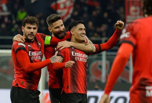 IPP20240307 Football - soccer: UEFA Europa League 2023 2024, A.C. Milan - SK Slavia Prague, Theo Hernandez del Milan e Oliver Giroud del Milan festeggiano il gol segnato da Tijjani Rejjnders del Milan. (Verwendung nur in Deutschland - GERMANY ONLY) *** IPP20240307 Football soccer UEFA Europa League 2023 2024, A C Milan SK Slavia Prague, Theo Hernandez del Milan e Oliver Giroud del Milan festeggiano il gol segnato da Tijjani Rejjnders del Milan Use only in Germany GERMANY ONLY 