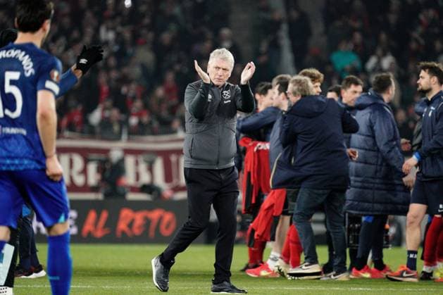 West Ham manager David Moyes salutes the travelling fans at the end of the match Freiburg v West Ham United, UEFA Europa League, Round of 16, First Leg, Football, Stade Europa-Park, Freiburg, Germany - 07 Mar 2024 EDITORIAL USE ONLY No use with unauthorised audio, video, data, fixture lists, club league logos or live services. Online in-match use limited to 120 images, no video emulation. No use in betting, games or single club league player publications. Copyright: xDavexWinter Shutterstockx 14373670co