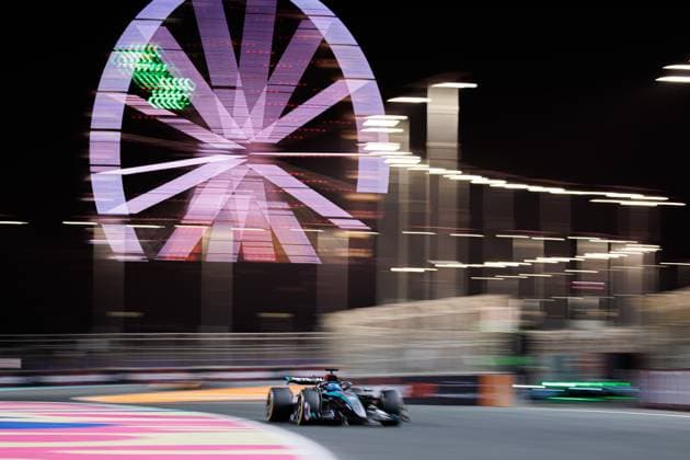 44 HAMILTON Lewis (gbr), Mercedes AMG F1 Team W15, action during the Formula 1 STC Saudi Arabian Grand Prix 2024, 2nd round of the 2024 Formula One World Championship, WM, Weltmeisterschaft from March 7 to 9, 2024 on the Jeddah Corniche Circuit, in Jeddah, Saudi Arabia - F1 - SAUDI ARABIAN GRAND PRIX 2024 DPPI Panoramic  240307_R02_SAUDI__LF_0853-Avec accentuation-Bruit