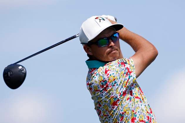 ORLANDO, FL - MARCH 07: Rickie Fowler of the United States hits a tee shot at the 15th hole during the first round of the Arnold Palmer Invitational presented by Mastercard at Arnold Palmer Bay Hill Golf Course on March 07, 2024 in Orlando, Florida. (Photo by Joe Robbins Icon Sportswire) GOLF: MAR 07 PGA, Golf Herren Arnold Palmer Invitational presented by Mastercard EDITORIAL USE ONLY Icon5732403070651