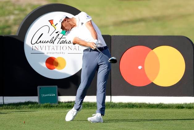 ORLANDO, FL - MARCH 07: PGA, Golf Herren golfer Collin Morikawa plays his tee shot on the 16th hole during the Arnold Palmer Invitational presented by MasterCard at the Arnold Palmer s Bay Hill Club & Lodge on March 7, 2024, in Orlando, Florida. (Photo by Brian Spurlock Icon Sportswire) GOLF: MAR 07 PGA Arnold Palmer Invitational presented by Mastercard EDITORIAL USE ONLY Icon24030757