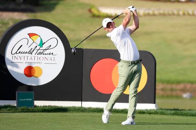 ORLANDO, FL - MARCH 07: PGA, Golf Herren golfer Rory McIlroy plays his tee shot on the 16th hole during the Arnold Palmer Invitational presented by MasterCard at the Arnold Palmer s Bay Hill Club & Lodge on March 7, 2024, in Orlando, Florida. (Photo by Brian Spurlock Icon Sportswire) GOLF: MAR 07 PGA Arnold Palmer Invitational presented by Mastercard EDITORIAL USE ONLY Icon24030763