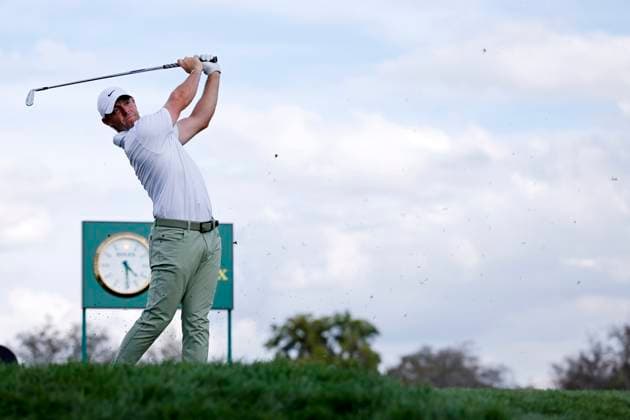 ORLANDO, FL - MARCH 07: Rory McIlroy of Northern Ireland hits a tee shot at the 14th hole during the first round of the Arnold Palmer Invitational presented by Mastercard at Arnold Palmer Bay Hill Golf Course on March 07, 2024 in Orlando, Florida. (Photo by Joe Robbins Icon Sportswire) GOLF: MAR 07 PGA, Golf Herren Arnold Palmer Invitational presented by Mastercard EDITORIAL USE ONLY Icon5732403070821