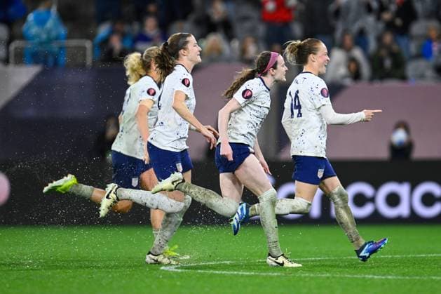 RECORD DATE NOT STATED Concacaf W Gold Cup 2024 Canada 2-2 United States Rose Lavelle, Emily Sonnett celebrates of USA during the Semifinals match between Canada and United States (USA) as part of the Concacaf Womens Gold Cup 2024, at Snapdragon Stadium on March 06, 2024 in San Diego, California, United States. SAN DIEGO CALIFORNIA UNITED STATES  Copyright: xJorgexMartinezx 20240307002119_CWGC_2024_SF_CAN_USA_LAVELLE232