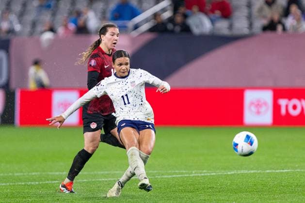 RECORD DATE NOT STATED Concacaf W Gold Cup 2024 Canada 2-2 United States Vanessa Gilles of Canada and Sophia Smith of SA during the Semifinals match between Canada and United States (USA) as part of the Concacaf Womens Gold Cup 2024, at Snapdragon Stadium on March 06, 2024 in San Diego, California, United States. SAN DIEGO CALIFORNIA UNITED STATES  Copyright: xCarlosxZepedax 20240306233608_CWGC_2024_SF_CAN_USA_SMITH183