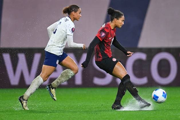 RECORD DATE NOT STATED Concacaf W Gold Cup 2024 Canada 2-2 United States Sophia Smith (L) of USA fights for the ball with Jade Rose (R) of Canada during the Semifinals match between Canada and United States (USA) as part of the Concacaf Womens Gold Cup 2024, at Snapdragon Stadium on March 06, 2024 in San Diego, California, United States. SAN DIEGO CALIFORNIA UNITED STATES  Copyright: xJorgexMartinezx 20240307000118_CWGC_2024_SF_CAN_USA_ROSE209