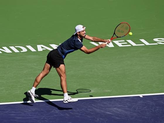INDIAN WELLS, CA - MARCH 07: Tomas Machac (CZE) chases the ball and hits a return during an ATP, Tennis Herren tennis match played on March 7, 2024 at the BNP Paribas Open at the Indian Wells Tennis Garden in Indian Wells, CA. (Photo by John Cordes Icon Sportswire) TENNIS: MAR 07 BNP Paribas Open EDITORIAL USE ONLY Icon506240307005