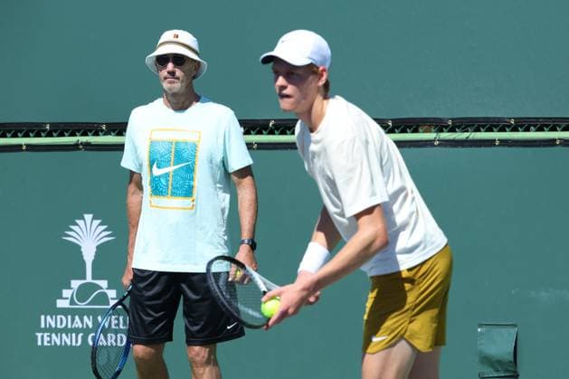 Jannik Sinner and Darren Cahill TENNIS : Indian Wells 2024 - 07 03 2024 AntoineCouvercelle Panoramic 
