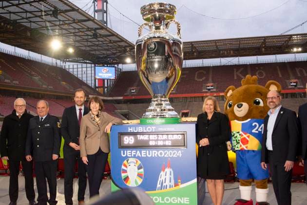 Sport Themen der Woche KW10 Sport Bilder des Tages Nancy Faeserï¼aFederal Minister Of The Interior, Visits Rhein Energie Stadium 99 Days Before The UEFA EURO, EM, Europameisterschaft,Fussball 2024 Nancy Faeser, the Federal Minister of the Interior, and Henriette Reker, the Mayor of Cologne, are standing next to the trophy of UEFA Euro 2024 at the RheinEnergieStadion in Cologne, Germany, on March 7, 2024. Cologne Germany  Copyright: xYingxTangx originalFilename:tang-notitle240307_npMZt.jpg