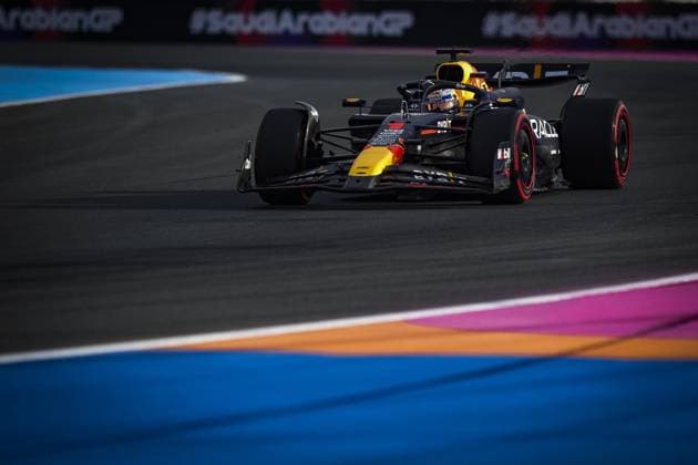 01 VERSTAPPEN Max (nld), Red Bull Racing RB20, action during the Formula 1 STC Saudi Arabian Grand Prix 2024, 2nd round of the 2024 Formula One World Championship, WM, Weltmeisterschaft from March 7 to 9, 2024 on the Jeddah Corniche Circuit, in Jeddah, Saudi Arabia - F1 - SAUDI ARABIAN GRAND PRIX 2024 DPPI Panoramic  240308_R02_SAUDI_XB3_9911