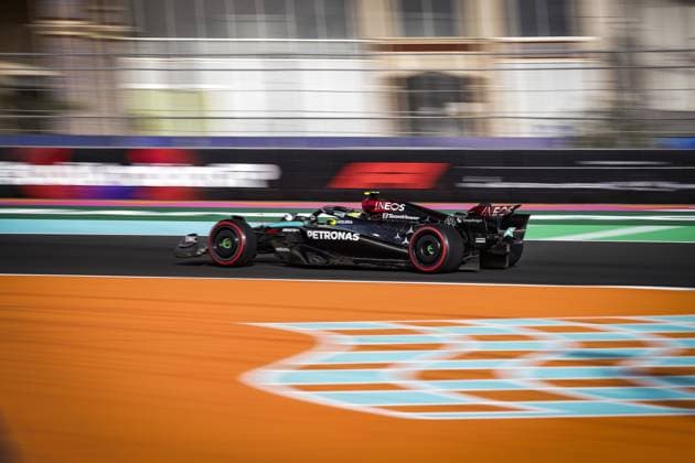 44 HAMILTON Lewis (gbr), Mercedes AMG F1 Team W15, action during the Formula 1 STC Saudi Arabian Grand Prix 2024, 2nd round of the 2024 Formula One World Championship, WM, Weltmeisterschaft from March 7 to 9, 2024 on the Jeddah Corniche Circuit, in Jeddah, Saudi Arabia - F1 - SAUDI ARABIAN GRAND PRIX 2024 DPPI Panoramic  240308_R02_SAUDI_5XB_9425