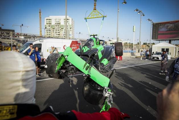 24 ZHOU Guanyu (chi), Stake F1 Team Kick Sauber C44, action, crash, accident, during the Formula 1 STC Saudi Arabian Grand Prix 2024, 2nd round of the 2024 Formula One World Championship, WM, Weltmeisterschaft from March 7 to 9, 2024 on the Jeddah Corniche Circuit, in Jeddah, Saudi Arabia - F1 - SAUDI ARABIAN GRAND PRIX 2024 DPPI Panoramic  240308_R02_SAUDI_XB3_9996