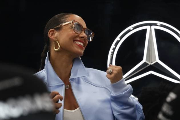 F1 Saudi Arabian Grand Prix 2024 Qualifying Alicia Keys at Mercedes garage before qualifying ahead of the Formula 1 Saudi Arabian Grand Prix at Jeddah Corniche Circuit in Jeddah, Saudi Arabia on March 8, 2024. Jeddah Saudi Arabia  Copyright: xJakubxPorzyckix originalFilename:porzycki-f1saudia240308_npXh6.jpg