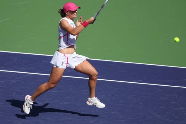 INDIAN WELLS, CA - MARCH 08: Iga Swiatek (POL) hits a forehand during the BNP Paribas Open on March 8, 2024 at Indian Wells Tennis Garden in Indian Wells, CA. (Photo by George Walker Icon Sportswire) TENNIS: MAR 08 BNP Paribas Open EDITORIAL USE ONLY Icon240308060