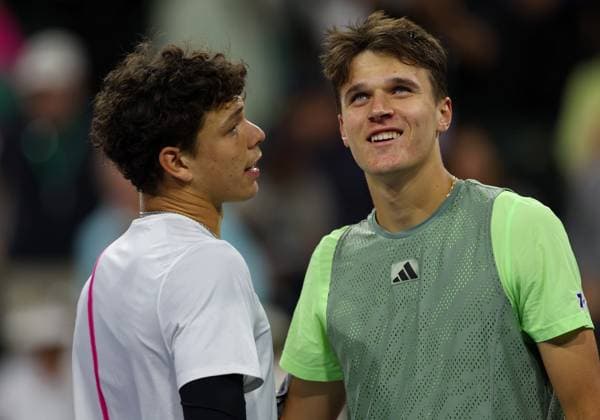 Jakub Mensik of Czech Republic meets Ben Shelton at the net BNP Paribas Open, Tennis, Day 3, Indian Wells Tennis Garden, California, USA - 08 Mar 2024  Copyright: xEllaxLing Shutterstockx 14381608cj