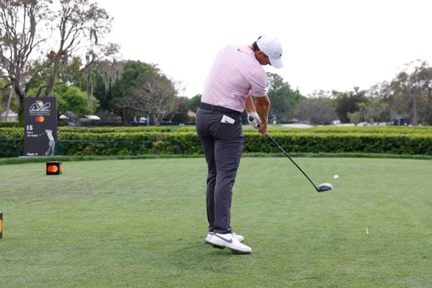 ORLANDO, FL - MARCH 08: PGA, Golf Herren golfer Rory McIlroy hits his tee shot on the 15th hole during the Arnold Palmer Invitational presented by MasterCard at the Arnold Palmer s Bay Hill Club & Lodge on March 8, 2024, in Orlando, Florida. (Photo by Brian Spurlock Icon Sportswire) GOLF: MAR 08 PGA Arnold Palmer Invitational presented by Mastercard EDITORIAL USE ONLY Icon24030852