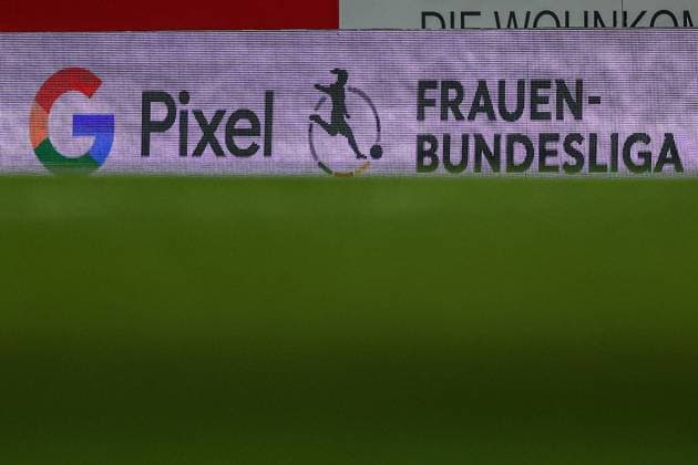 Fussball, Google Pixel Frauen Bundesliga Saison 2023 24 15.Spieltag SGS Essen - MSV Duisburg 08.03.2024, Stadion an der Hafenstrasse Logo der Google Pixel Frauen Bundesliga auf einer LED Bande im Stadion, Symbolbild Essen Stadion an der Hafenstrasse Nordrhein-Westfahlen Deutschland *** Sports, Soccer, Google Pixel Womens Bundesliga Season 2023 24 15 Matchday SGS Essen MSV Duisburg 08 03 2024, Stadion an der Hafenstrasse Logo of the Google Pixel Womens Bundesliga on a LED board in the stadium, symbolic image Essen Stadion an der Hafenstrasse North Rhine-Westphalia Germany