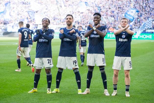 Sport Themen der Woche KW10 Sport Bilder des Tages 2. Fussball Bundesliga: FC Schalke 04 - SC Paderborn 07, 09.03.2024 Brandon Soppy (FC Schalke 04, 21), Kenan Karaman (FC Schalke 04, 19), Bryan Lasme (FC Schalke 04, 11) und Derry John Murkin (FC Schalke 04, 5) bejubeln das Tor von Kenan Karaman (FC Schalke 04, 19). 2. Fussball-Bundesliga, FC Schalke 04 - SC Paderborn 07, 25. Spieltag, am 09.03.2024, Veltins-Arena, Gelsenkirchen DFL regulations prohibit any use of photographs as image sequences and or quasi-video *** 2 Bundesliga FC Schalke 04 SC Paderborn 07, 09 03 2024 Brandon Soppy FC Schalke 04, 21 , Kenan Karaman FC Schalke 04, 19 , Bryan Lasme FC Schalke 04, 11 and Derry John Murkin FC Schalke 04, 5 celebrate the goal of Kenan Karaman FC Schalke 04, 19 2 Soccer Bundesliga, FC Schalke 04 SC Paderborn 07, 25 Matchday, on 09 03 2024, Veltins Arena, Gelsenkirchen DFL regulations prohibit any use of photographs as image sequences and or quasi video Copyright: xBEAUTIFULxSPORTS Meuselx