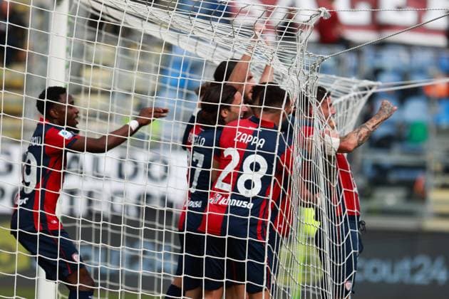 Bilder des Jahres 2024, Sport 03 März Sport Themen der Woche KW10 Sport Bilder des Tages March 9, 2024, Cagliari: Cagliari s players jubilates after scoring the goal 1-0 during the Italian Serie A soccer match Cagliari calcio vs US Salernitana at the Unipol domus in Cagliari, Italy, 9 march 2024. ANSA FABIO MURRU Soccer; serie A:Cagliari vs Salernitana  - ZUMAa110 20240309_zaf_a110_023 Copyright: xFabioxMurrux