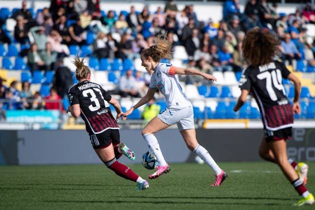 Fabienne Dongus (TSG Hoffenheim, 33) im Zweikampf mit Selma Magnusdottir (FC Nuernberg, 37), GER, TSG 1899 Hoffenheim vs 1. FC Nuernberg, Fussball Google Pixel Frauen Bundesliga, 15. Spieltag, Saison 2023 2024, 09.03.2024 DFB regulations prohibit any use of photographs as image sequences and or quasi-video GER, TSG 1899 Hoffenheim vs 1. FC Nuernberg, Fussball Google Pixel Frauen Bundesliga, 15. Spieltag, Saison 2023 2024, 09.03.2024 Hoffenheim Copyright: xEibner-Pressefoto Memmlerx EP_MMR