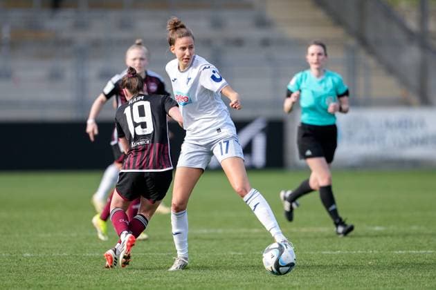 v.li.: Vanessa Haim (FCN, 19), Franziska Harsch (TSG, 17), Zweikampf, Spielszene, Duell, duel, tackle, tackling, Dynamik, Action, Aktion, 09.03.2024, Sinsheim (Hoffenheim) (Deutschland), Fussball, Google Pixel Frauen-Bundesliga, TSG 1899 Hoffenheim - 1. FC Nürnberg, DFB DFL REGULATIONS PROHIBIT ANY USE OF PHOTOGRAPHS AS IMAGE SEQUENCES AND OR QUASI-VIDEO.