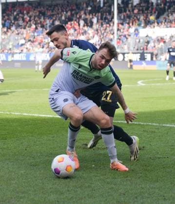 09.03.2024, xblx, Fussball 2.Bundesliga, SV Wehen Wiesbaden - Hannover 96 emspor, v.l. Kolja Oudenne (Hannover 96), Nico Rieble (SV Wehen Wiesbaden) (DFL DFB REGULATIONS PROHIBIT ANY USE OF PHOTOGRAPHS as IMAGE SEQUENCES and or QUASI-VIDEO) Wiesbaden