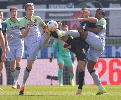 09.03.2024, xblx, Fussball 2.Bundesliga, SV Wehen Wiesbaden - Hannover 96 emspor, v.l. Fabian Kunze (Hannover 96), Ivan Prtajin (SV Wehen Wiesbaden), Bright Arrey-Mbi (Hannover 96) (DFL DFB REGULATIONS PROHIBIT ANY USE OF PHOTOGRAPHS as IMAGE SEQUENCES and or QUASI-VIDEO) Wiesbaden