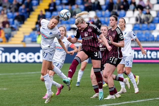 v.li.: Franziska Harsch (TSG, 17), Selma Sol Magnusdottir (FCN, 37), Kopfball, Kopfballduell, Spielszene, Zweikampf in der Luft, Aktion, Action, im Strafraum, Strafraumszene, 09.03.2024, Sinsheim (Hoffenheim) (Deutschland), Fussball, Google Pixel Frauen-Bundesliga, TSG 1899 Hoffenheim - 1. FC Nürnberg, DFB DFL REGULATIONS PROHIBIT ANY USE OF PHOTOGRAPHS AS IMAGE SEQUENCES AND OR QUASI-VIDEO.