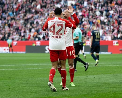 Leroy Sane (FC Bayern Muenchen, 10) bejubelt mit Jamal Musiala (FC Bayern Muenchen, 42) dessen Tor zum 5:1. GER, FC Bayern Muenchen gegen 1. FSV Mainz 05, Fussball, Bundesliga, 25. Spieltag, Spielzeit 2023 2024, 09.03.2024. (DFL DFB REGULATIONS PROHIBIT ANY USE OF PHOTOGRAPHS as IMAGE SEQUENCES and or QUASI-VIDEO). GER, FC Bayern Muenchen gegen 1. FSV Mainz 05, Fussball, Bundesliga, 25. Spieltag, Spielzeit 2023 2024, 09.03.2024. Muenchen Copyright: xEibner-Pressefoto HeikexFeinerx EP_HFR