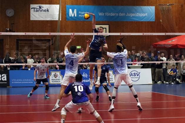 Volleyball Bundesliga Herren, ASV Dachau vs. VFB Friedrichshafen, 09.03.2024 Volleyball Bundesliga Herren, ASV Dachau (blau) vs. VFB Friedrichshafen (weiss), Hauptrunde, München, 09.03.2024 Bild: Angriff Fabian Suck ( 15, ASV Dachau) gegen Tim Peter ( 4, VfB Friedrichshafen), Jose Israel Masso Alvarez ( 1, VfB Friedrichshafen), Nikola Pekovic ( 10, VfB Friedrichshafen) Copyright: xBEAUTIFULxSPORTS NilsxKoepkex