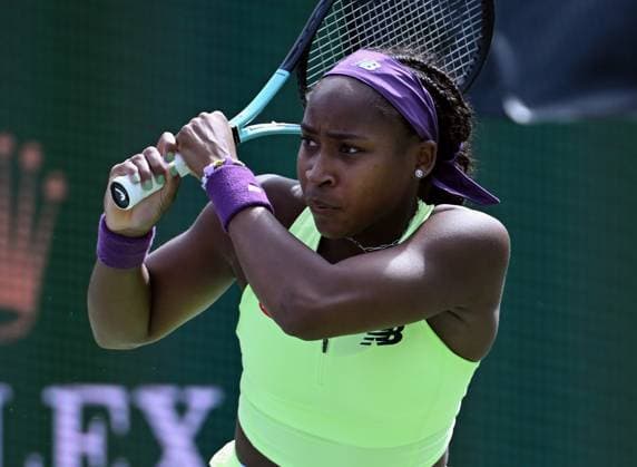 INDIAN WELLS, CA - MARCH 09: Coco Gauff (USA) looks down court after returning the ball in a WTA, Tennis Damen tennis match played on March 9, 2024 during the BNP Paribas Open played at the Indian Wells Tennis Garden in Indian Wells, CA. (Photo by John Cordes Icon Sportswire) TENNIS: MAR 09 BNP Paribas Open EDITORIAL USE ONLY Icon506240309014