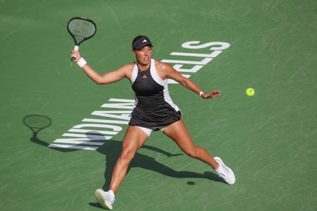 INDIAN WELLS, CA - MARCH 09: Jessica Pegula (USA) hits a forehand during the BNP Paribas Open on March 9, 2024 at Indian Wells Tennis Garden in Indian Wells, CA. (Photo by George Walker Icon Sportswire) TENNIS: MAR 09 BNP Paribas Open EDITORIAL USE ONLY Icon240309057