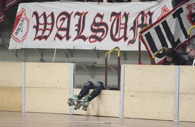 Sport Themen der Woche KW10 Erstes Finalspiel um den deutschen Rollhockey-Pokal zwischen RESG Walsum und RSC Cronenberg in der Halle Beckersloh in Duisburg ** NUR FÜR REDAKTIONELLE ZWECKE ** EDITORIAL USE ONLY **<p>Erstes Finalspiel um den deutschen Rollhockey-Pokal zwischen RESG Walsum (rotes Trikot) und RSC Cronenberg (schwarzes Trikot) am Samstag den 09. März 2024 in der Halle Beckersloh in Duisburg Foto : Frank Oppitz FUNKE Foto Services< p> Deutschland NRW Duisburg Copyright: FrankxOppitz *** First final match for the German Roller Hockey Cup between RESG Walsum and RSC Cronenberg in the Halle Beckersloh in Duisburg FOR EDITORIAL PURPOSES ONLY p First final match for the German Roller Hockey Cup between RESG Walsum red jersey and RSC Cronenberg black jersey on Saturday, March 09, 2024 in the Halle Beckersloh in Duisburg Photo Frank Oppitz FUNKE Foto Services p Sport Deutschland NRW Duisburg Copyright FrankxOppitz Copyright: FrankxOppitz doc7uhmb5iz79016kxk3b0m ,EDITORIAL USE ONLY
