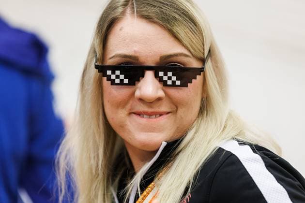 Tina De Groot (Schwarz-Weiss Erfurt, 12) als Zuschauerin, 09.03.2024, Erfurt (Deutschland), Volleyball, 2. Bundesliga Frauen Pro, Schwarz-Weiss Erfurt - Allbau Volleys Essen