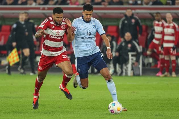 2. Bundesliga - Fortuna Düsseldorf - Hamburger SV am 08.03.2024 in der Merkur Spiel-Arena in Düsseldorf Robert Glatzel (Hamburg 9) gegen Jamil Siebert (Duesseldorf 20) *** 2 Bundesliga Fortuna Düsseldorf Hamburger SV on 08 03 2024 at Merkur Spiel Arena in Düsseldorf Robert Glatzel Hamburg 9 vs Jamil Siebert Duesseldorf 20 MH